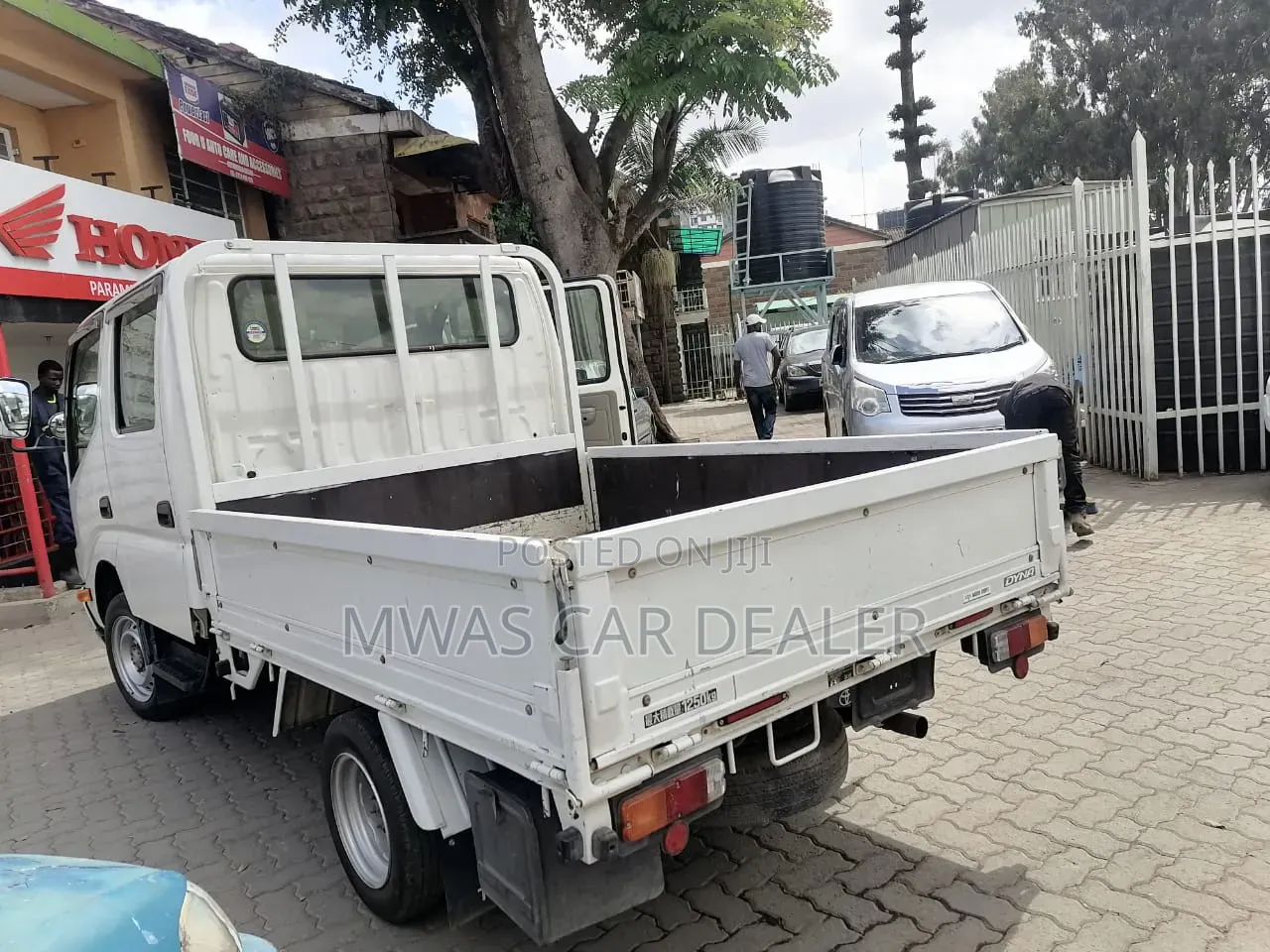 Selling Toyota Dyna Double Cab Petrol