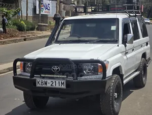 Toyota Land Cruiser 2011 White