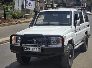 Toyota Land Cruiser 2011 White