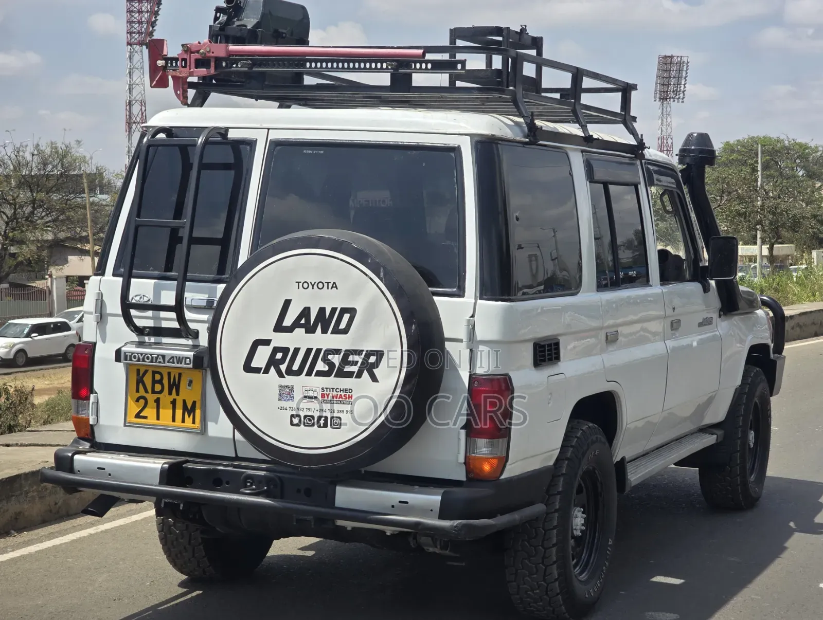 Toyota Land Cruiser 2011 White