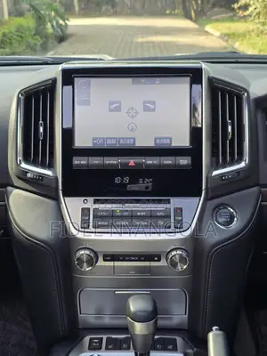 Toyota Land Cruiser 4.6 V8 ZX 2019 White