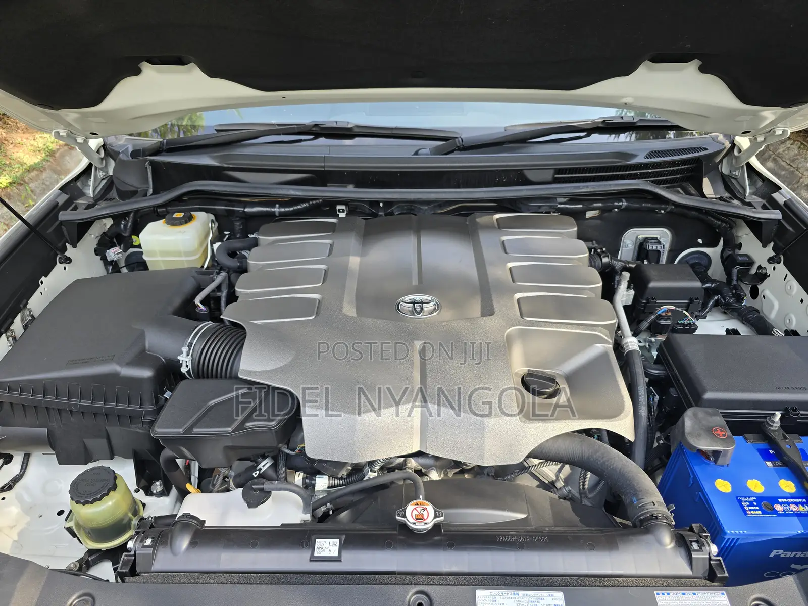 Toyota Land Cruiser 4.6 V8 ZX 2019 White