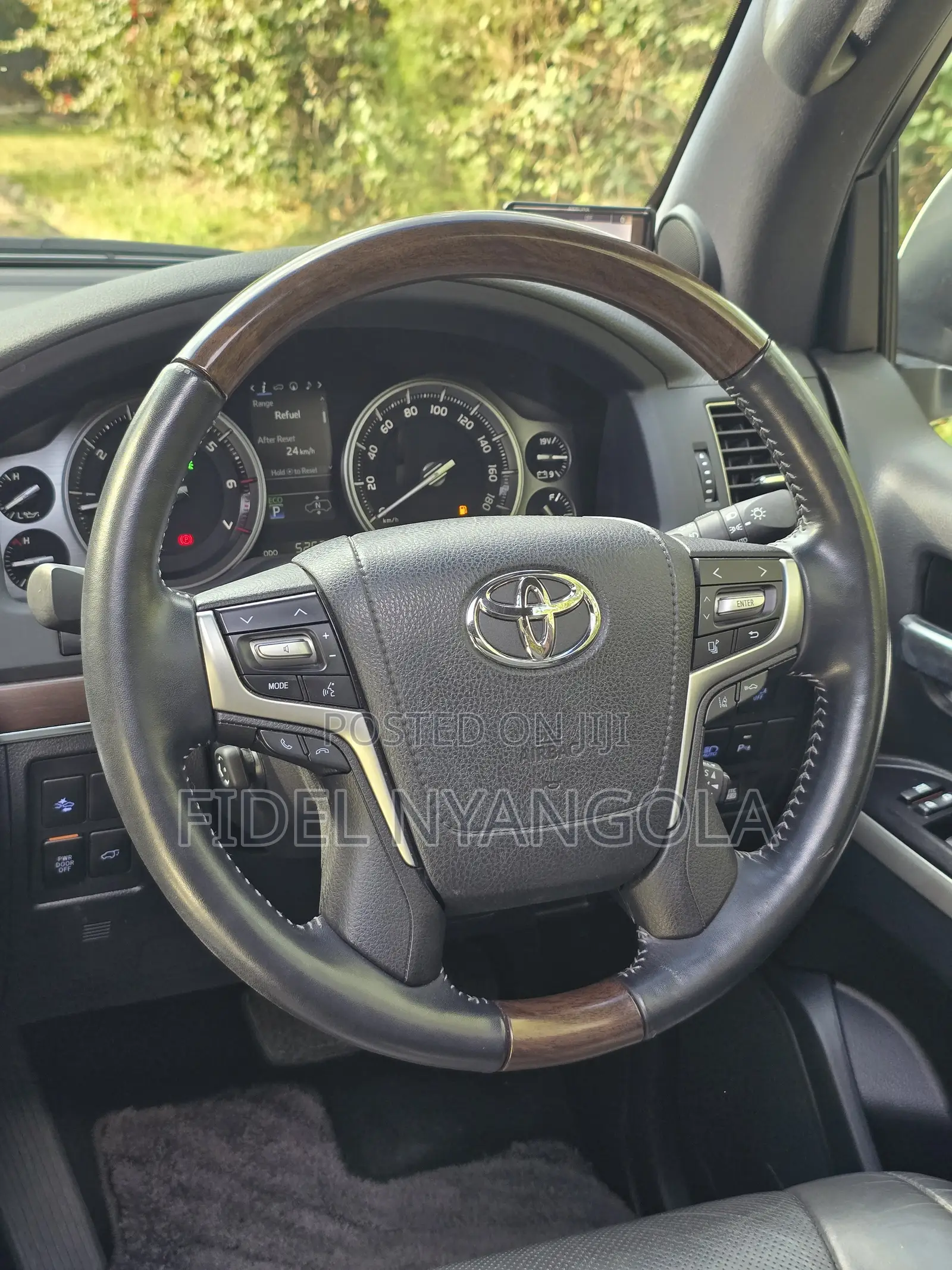 Toyota Land Cruiser 4.6 V8 ZX 2019 White