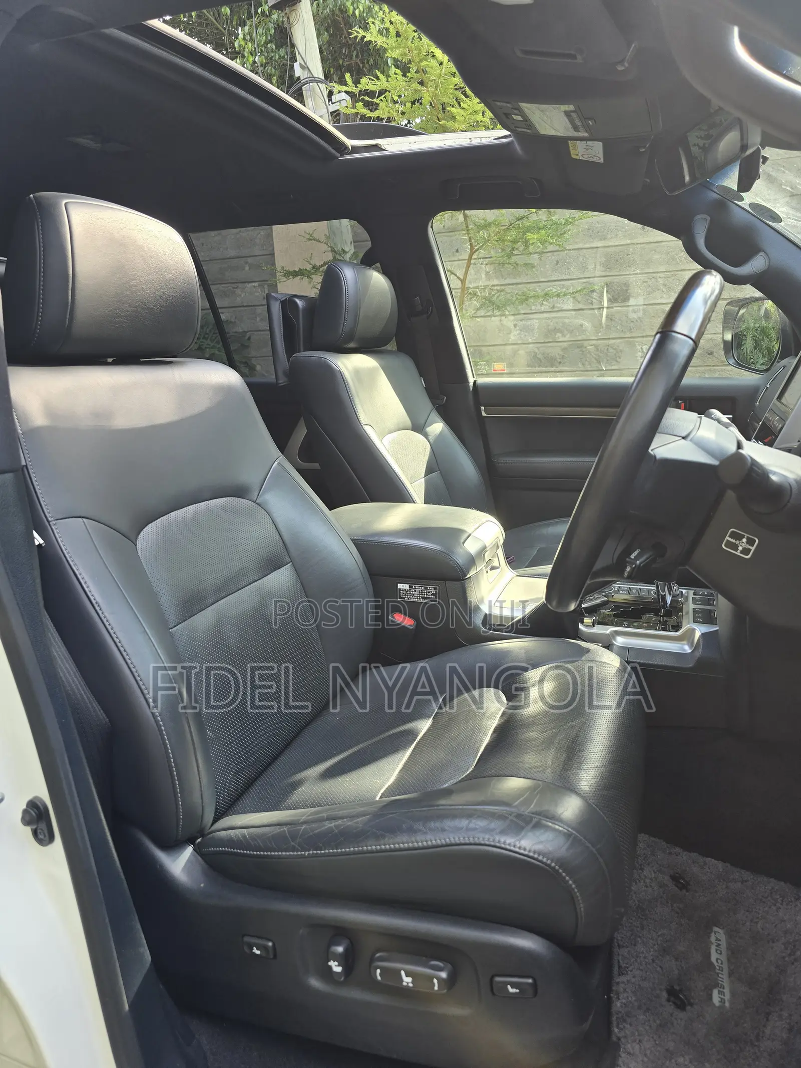 Toyota Land Cruiser 4.6 V8 ZX 2019 White
