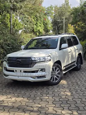 Toyota Land Cruiser 4.6 V8 ZX 2019 White
