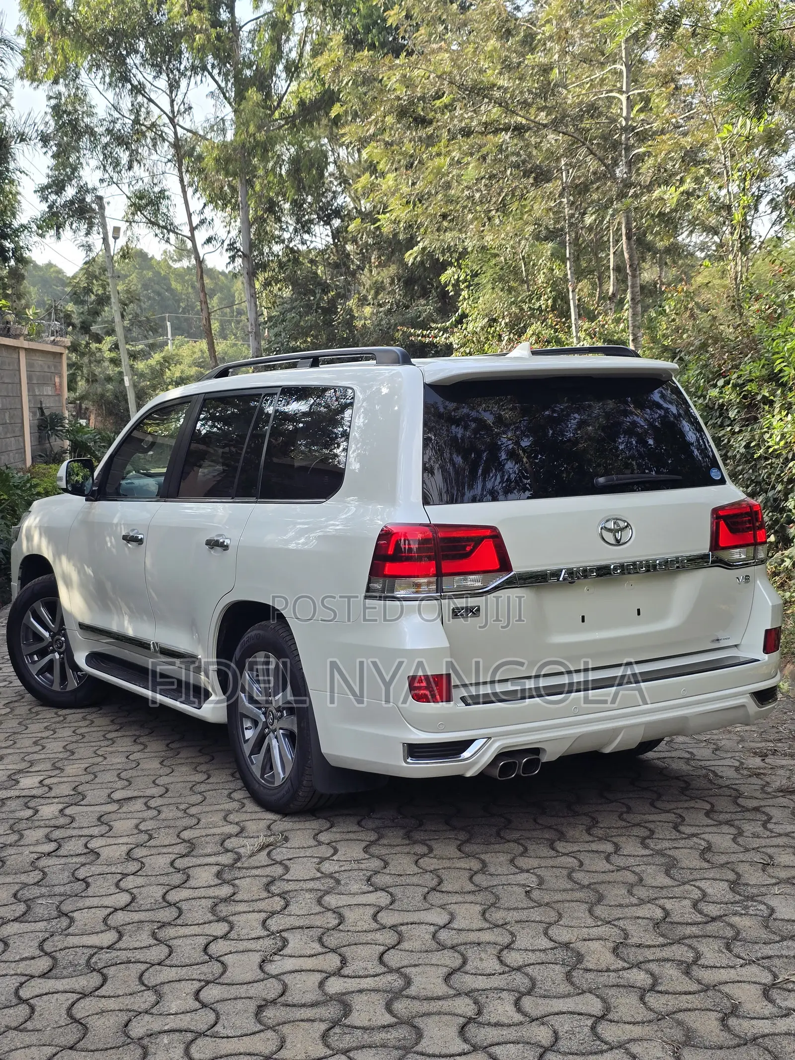 Toyota Land Cruiser 4.6 V8 ZX 2019 White