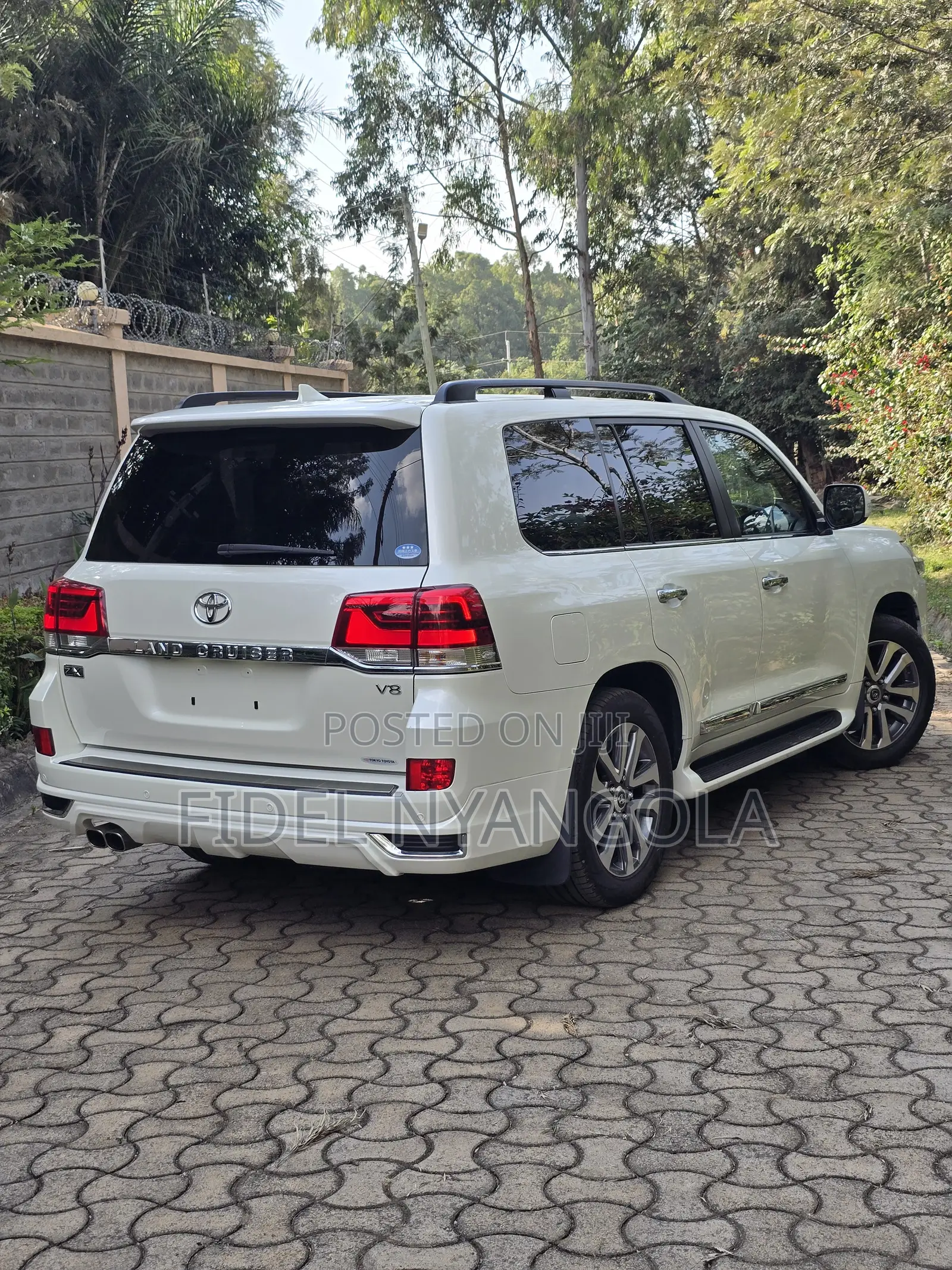 Toyota Land Cruiser 4.6 V8 ZX 2019 White