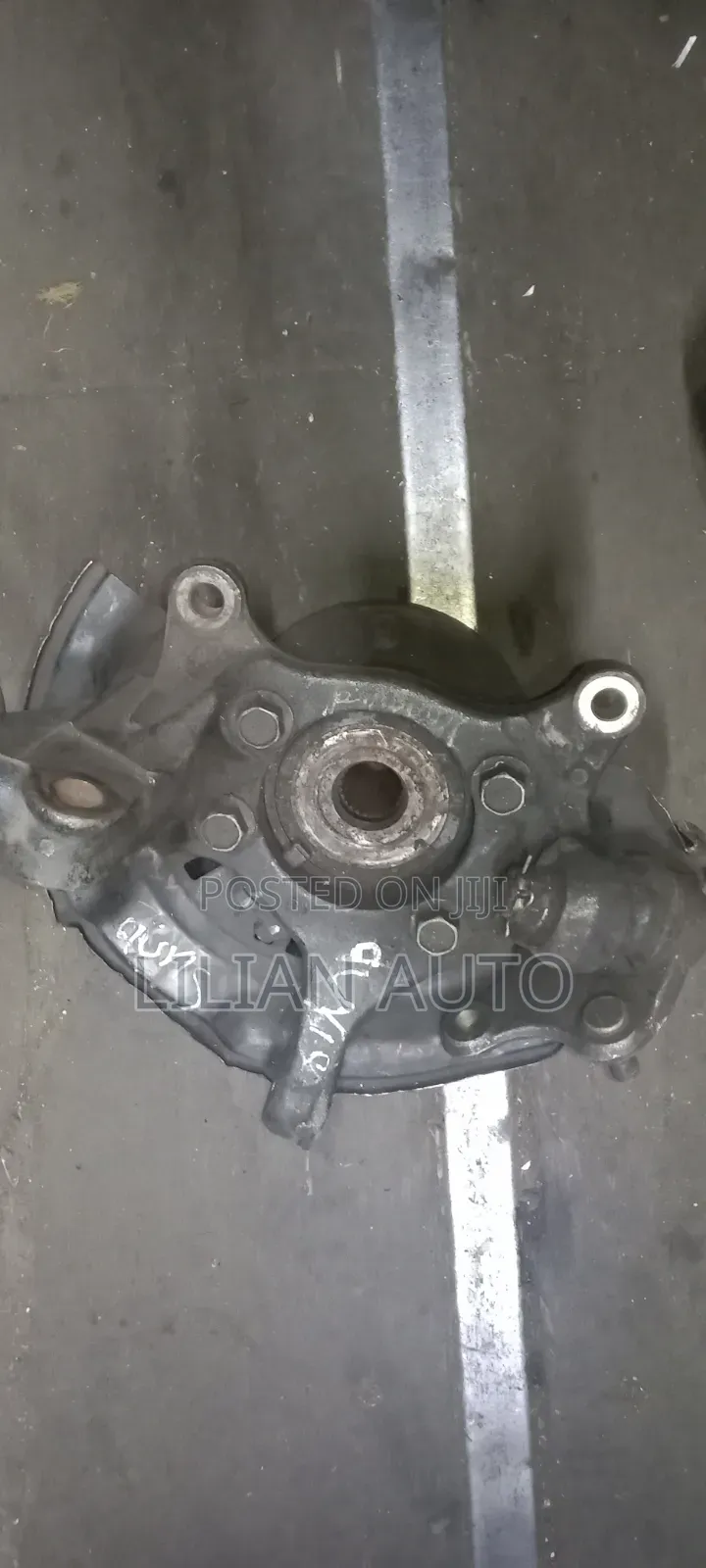 Auris Front Wheel Hub