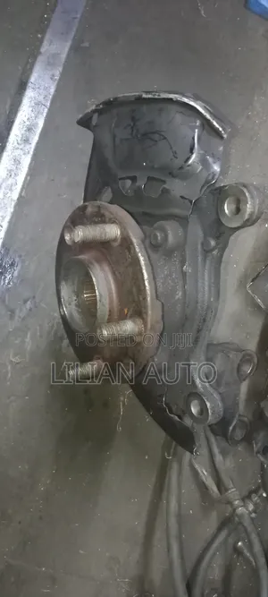 Auris Front Wheel Hub