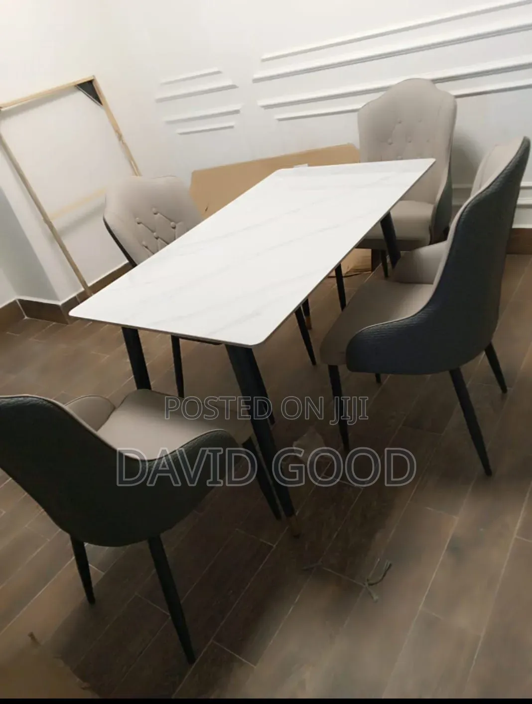 Dining Table Mable