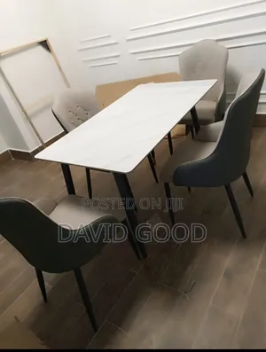 Dining Table Mable