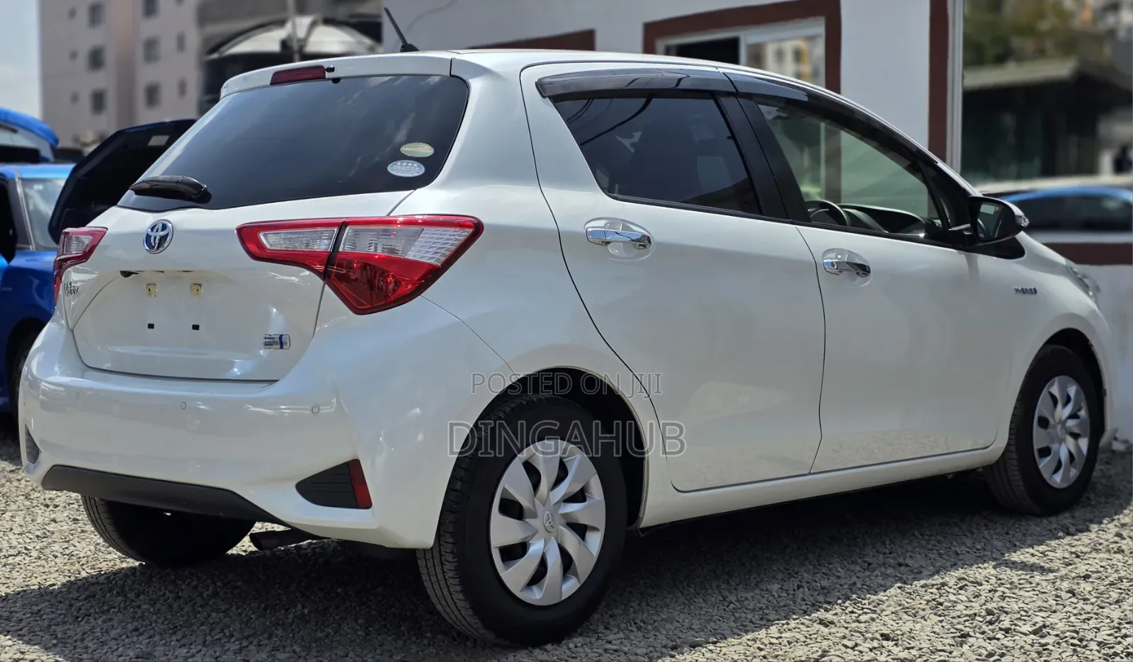 Toyota Vitz 1.5 FWD Hybrid 5dr 2019 White