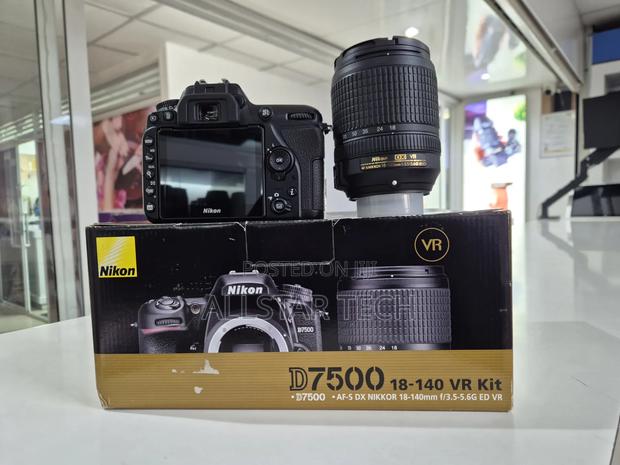 Nikon D7500 With 17-140mm Open Box. - thumbnail 2