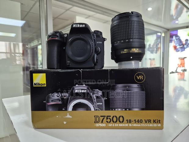 Nikon D7500 With 17-140mm Open Box. - thumbnail 3