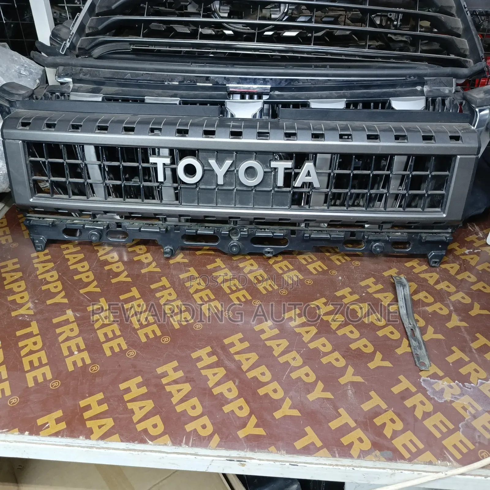 Prado 2023 250 Grille.