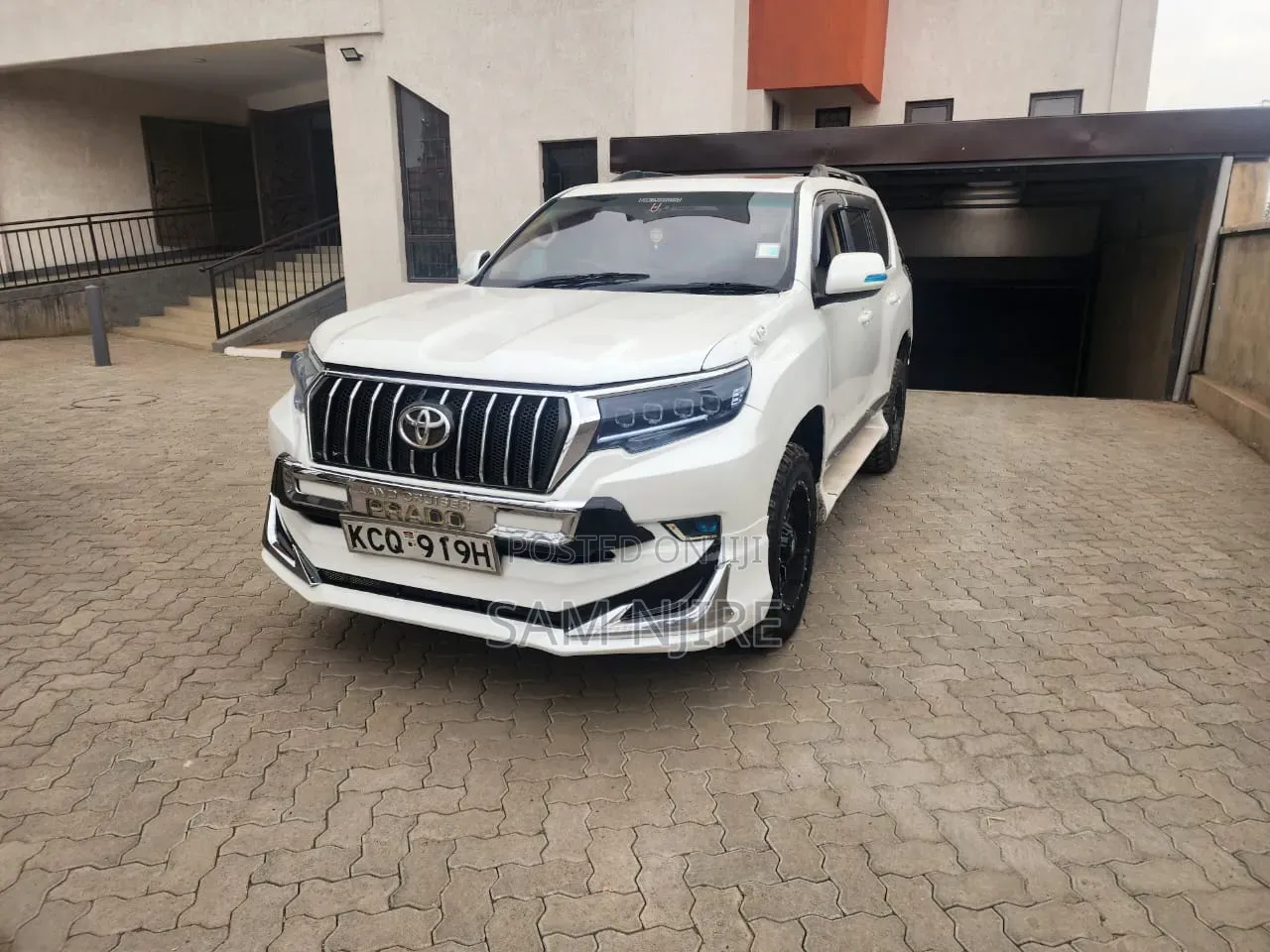 Toyota Land Cruiser Prado 2011 White
