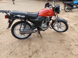 Honda CB 2023 Red