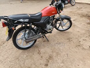 Honda CB 2023 Red