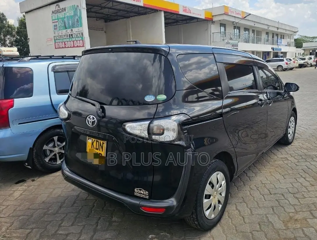 Toyota Sienta 2017 Black
