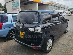 Toyota Sienta 2017 Black