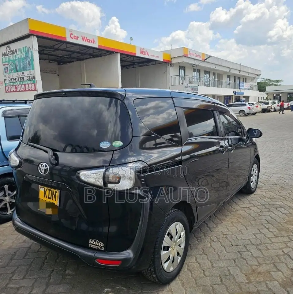 Toyota Sienta 2017 Black