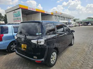 Toyota Sienta 2017 Black
