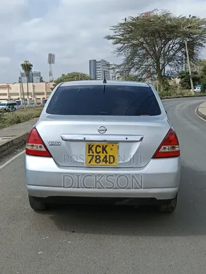 Nissan Tiida 2009 Silver