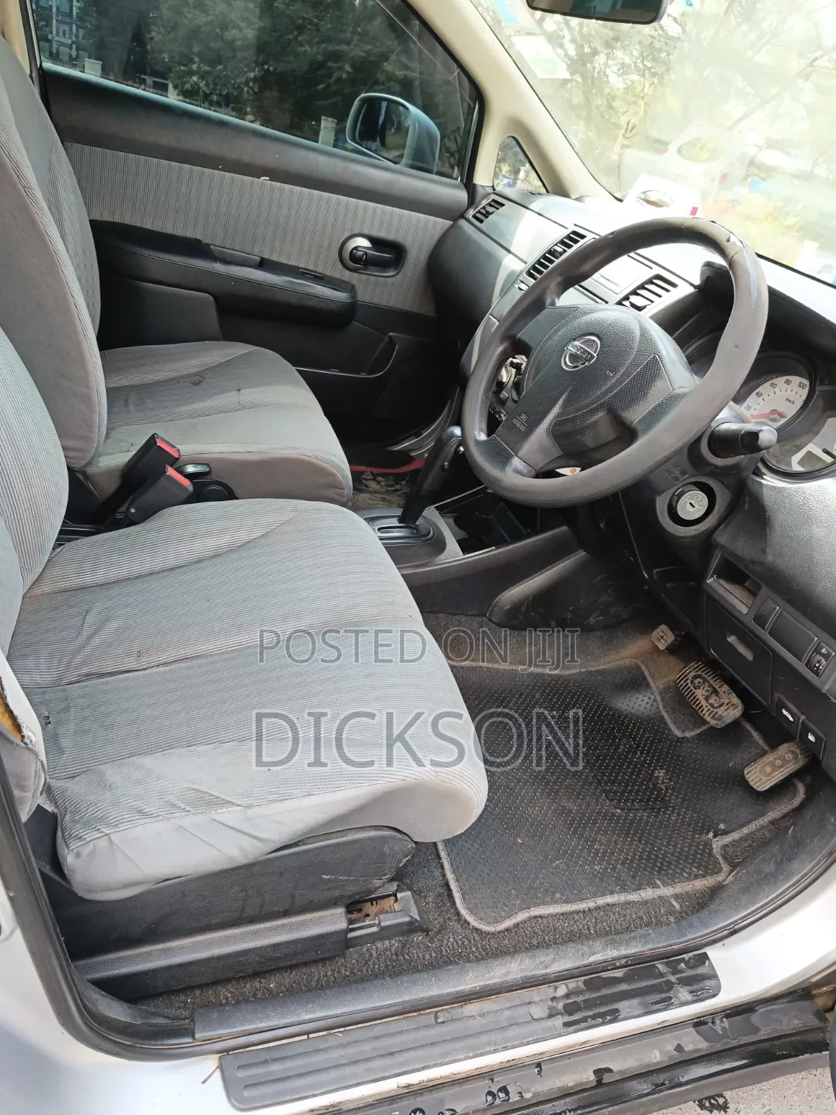 Nissan Tiida 2009 Silver