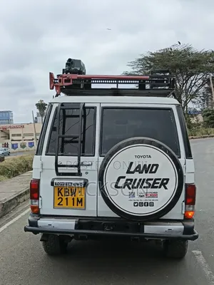 Toyota Land Cruiser 2013 White