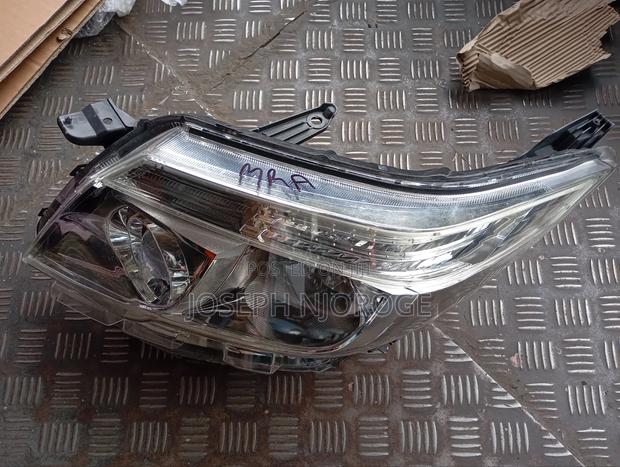 Noah 2018 Headlight Letter E - main view