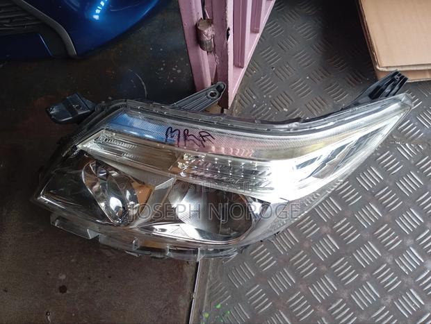Noah 2018 Headlight Letter E - thumbnail 3