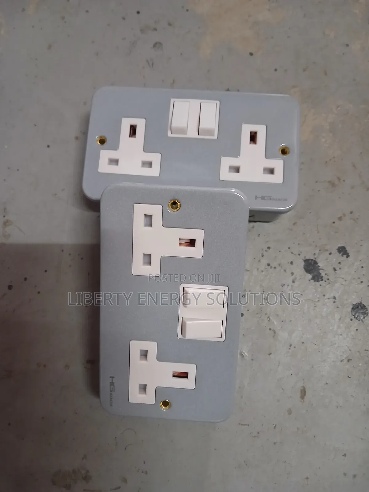 Metallic Twin Socket
