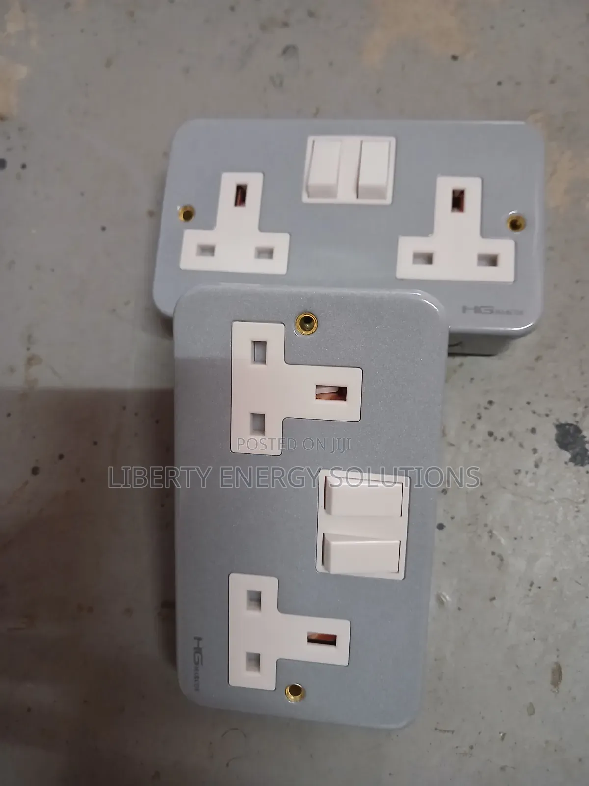 Metallic Twin Socket