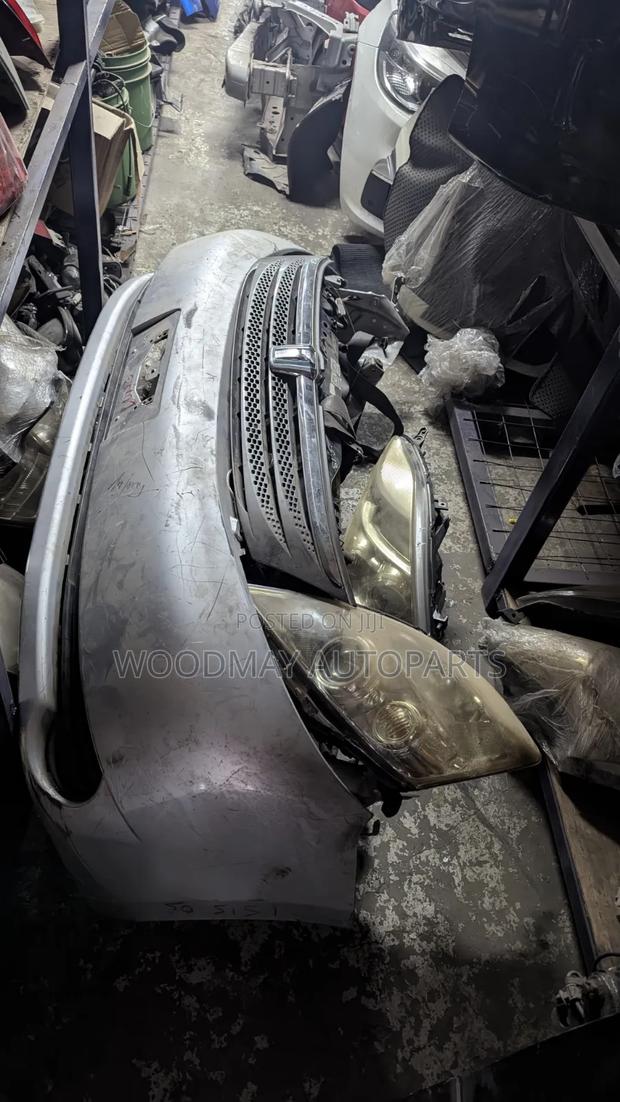 Toyota Isis Nosecut