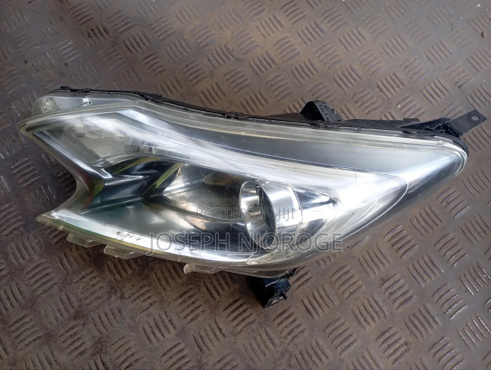 Nissan Note E12 Headlight Part Letter P