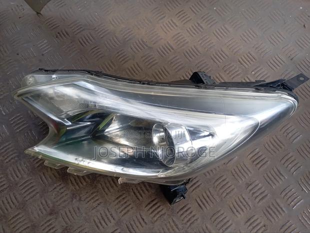 Nissan Note E12 Headlight Part Letter P - thumbnail 2