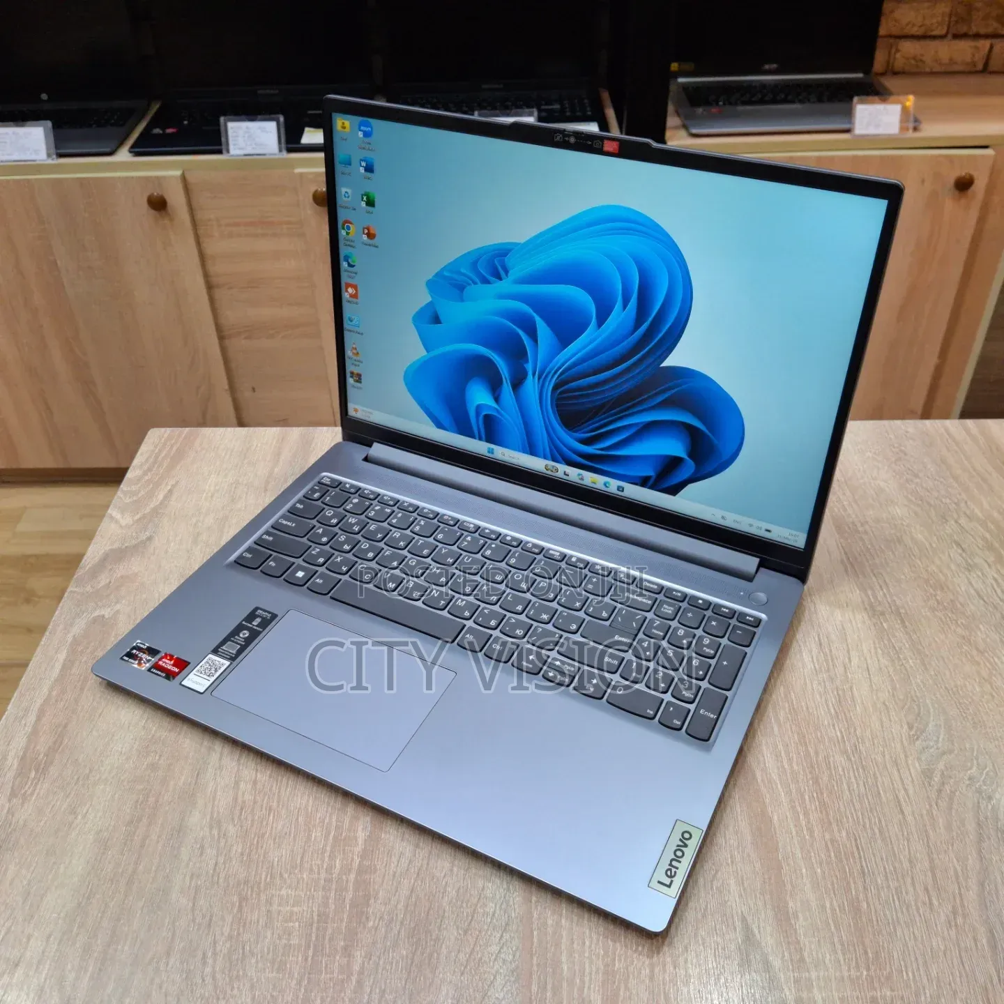 New Laptop Lenovo 16GB AMD Ryzen 7 SSD 512GB