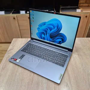 New Laptop Lenovo 16GB AMD Ryzen 7 SSD 512GB