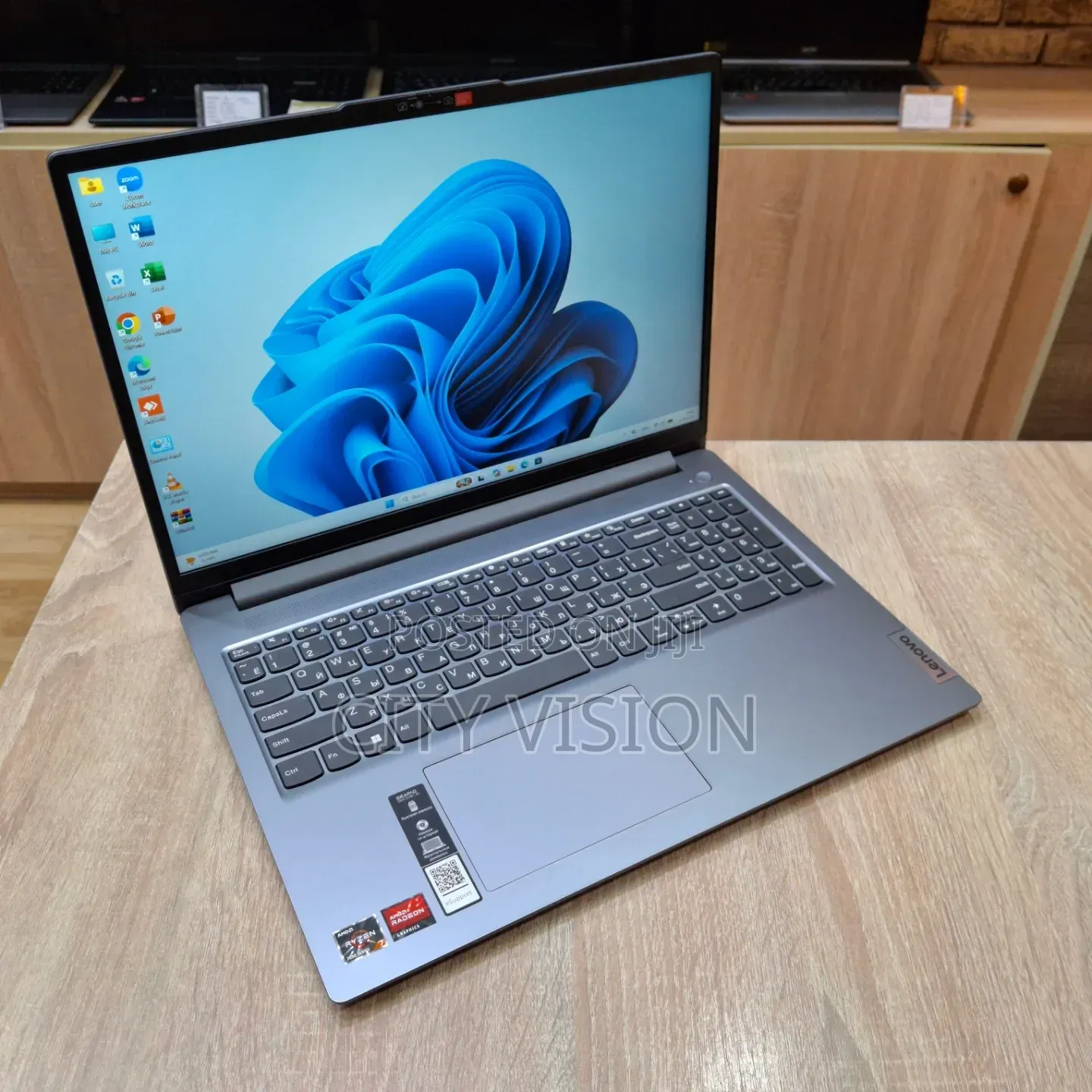 New Laptop Lenovo 16GB AMD Ryzen 7 SSD 512GB