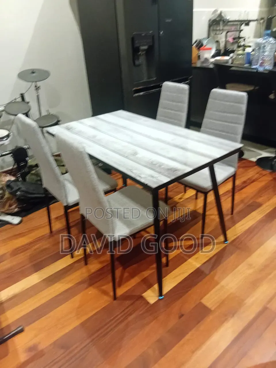 Dining Table Mable