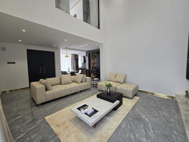5bdrm Maisonette in Regen for sale - main view