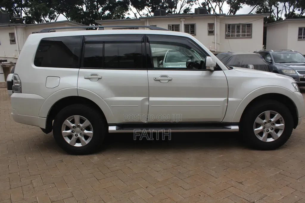 Mitsubishi Pajero 2019 White