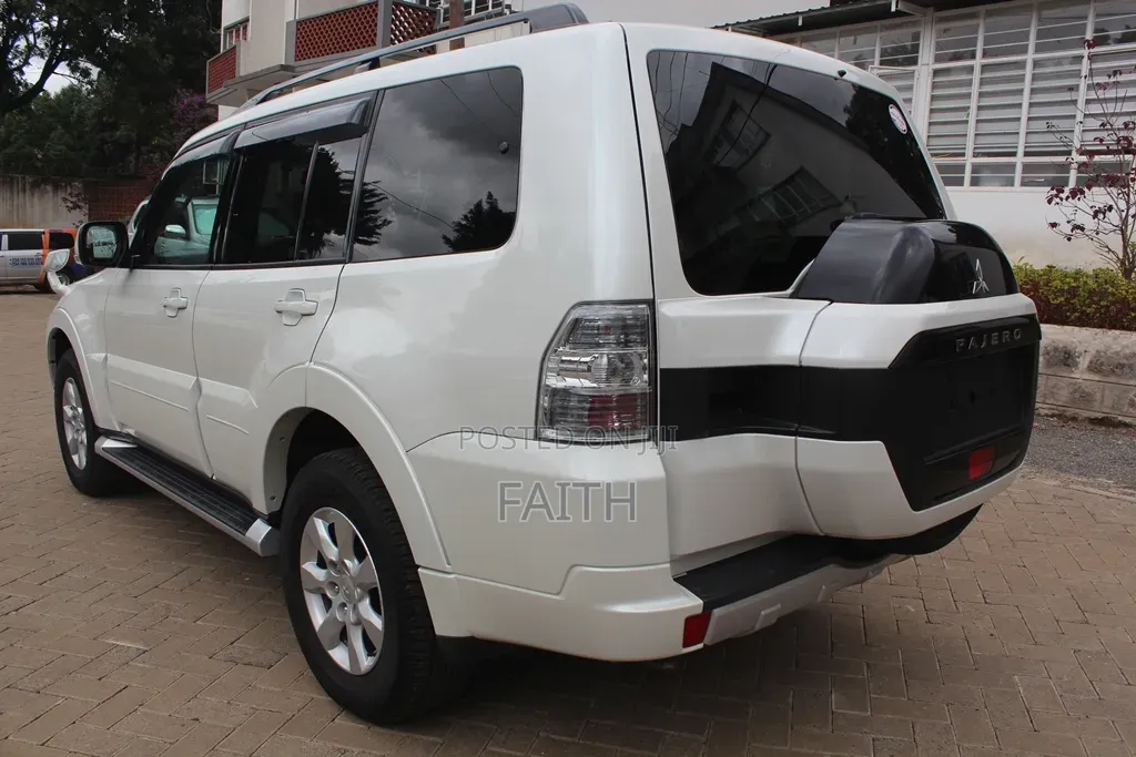 Mitsubishi Pajero 2019 White
