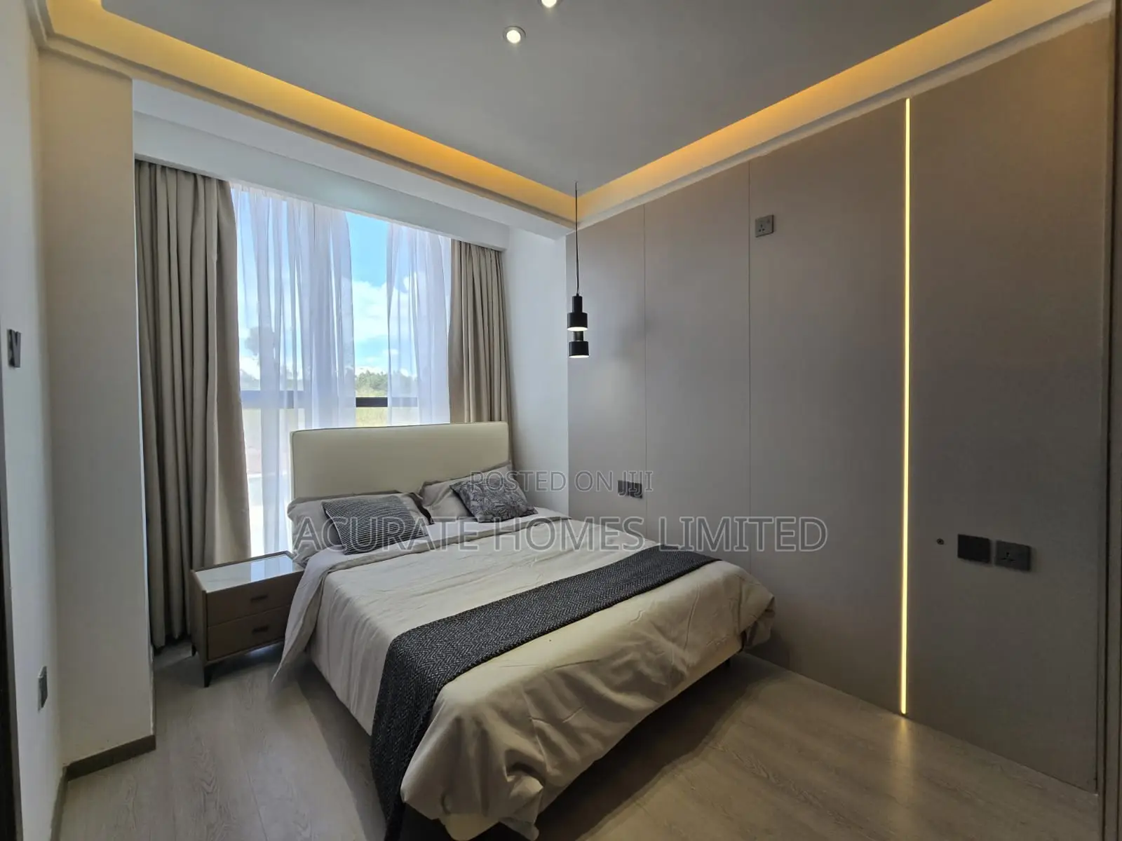 5bdrm Maisonette in Regen for sale