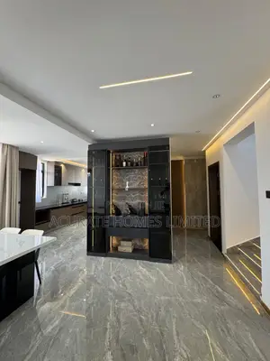 5bdrm Maisonette in Regen for sale
