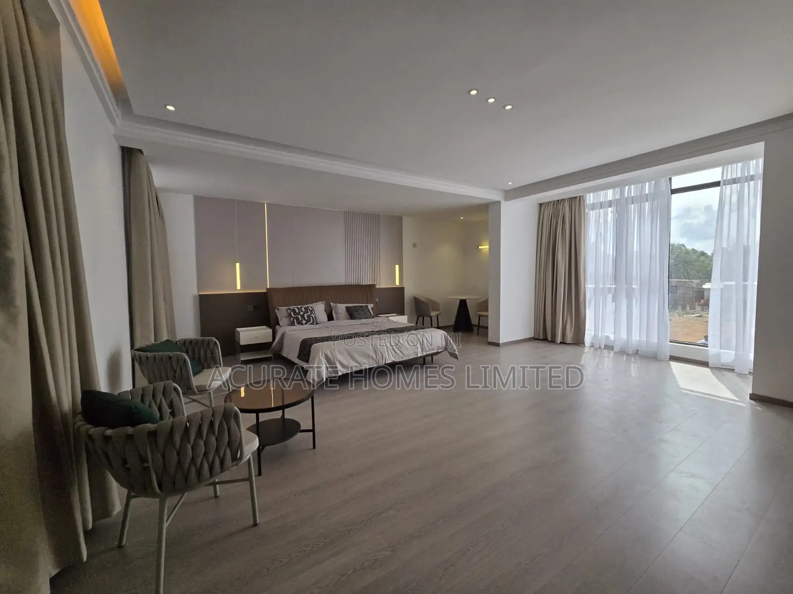 5bdrm Maisonette in Regen for sale