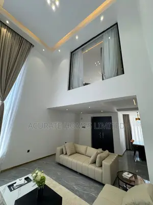 5bdrm Maisonette in Regen for sale
