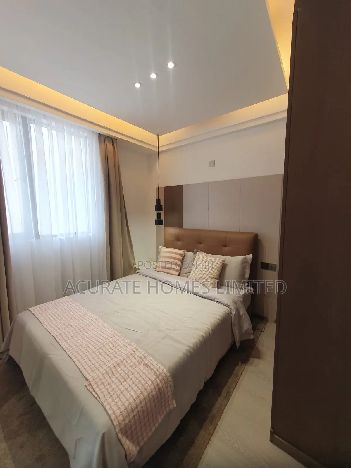 5bdrm Maisonette in Regen for sale
