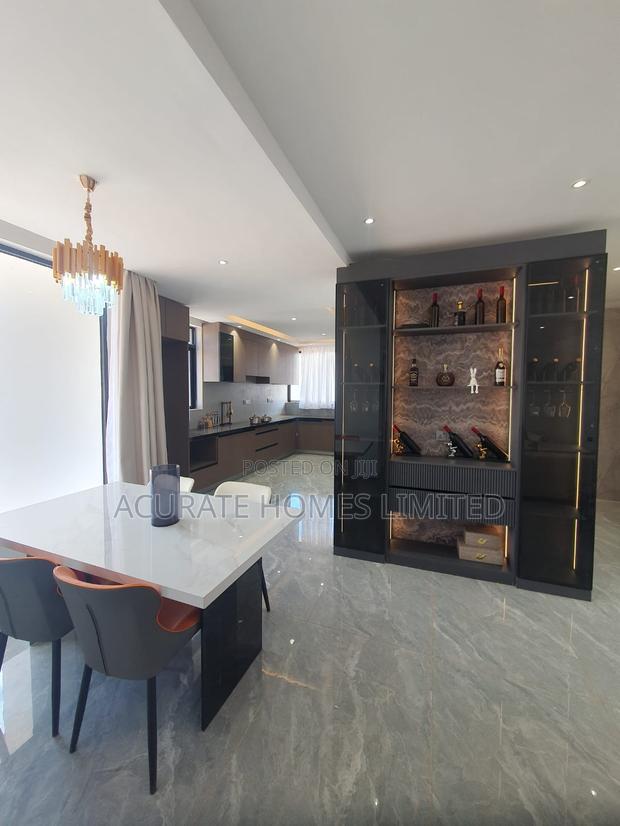 5bdrm Maisonette in Regen for sale - thumbnail 4