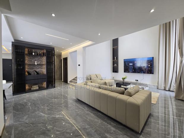 5bdrm Maisonette in Regen for sale - thumbnail 2